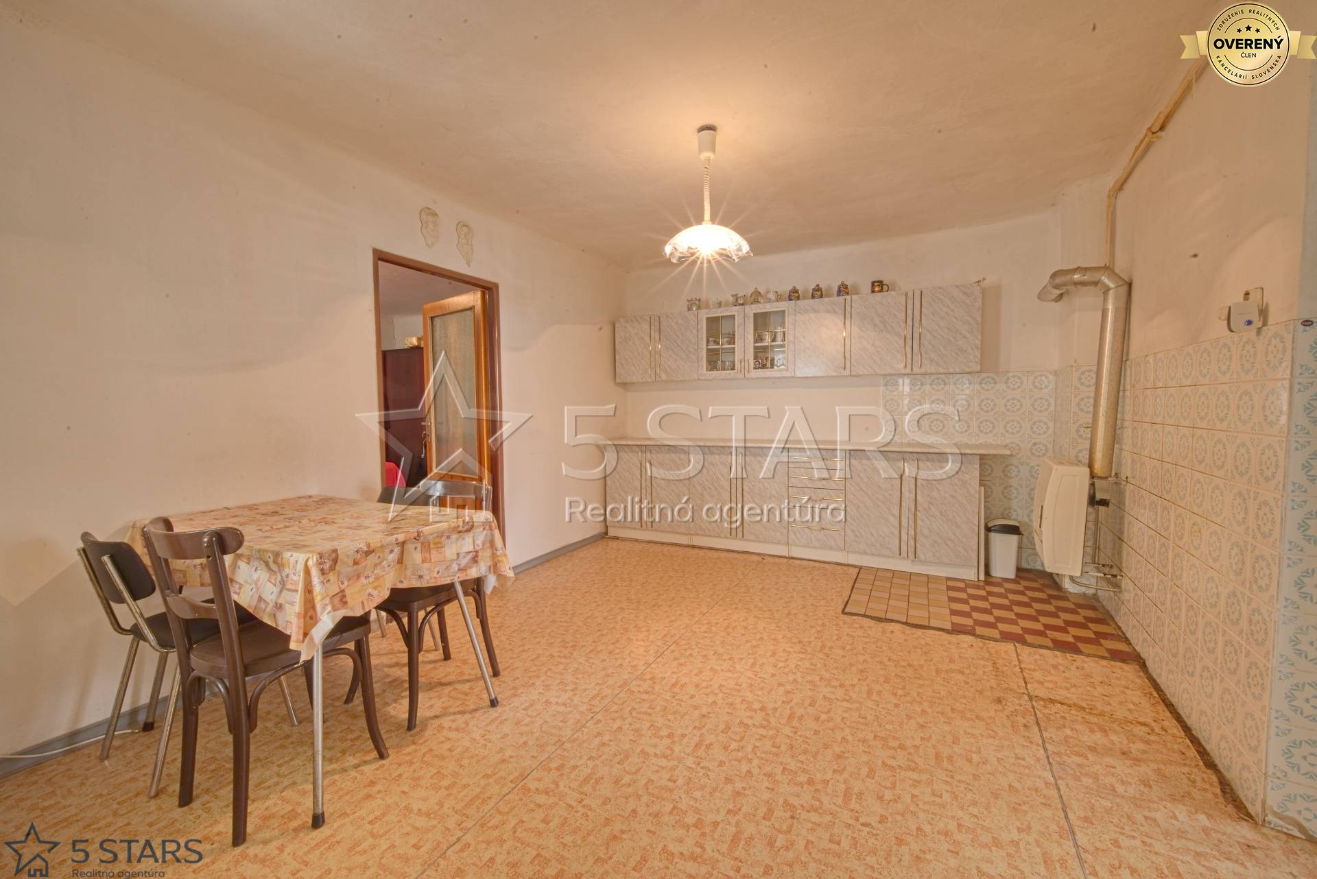 RD-castkovce-povodny stav-pozemok 1017m2-kuchyna-obr5.jpg