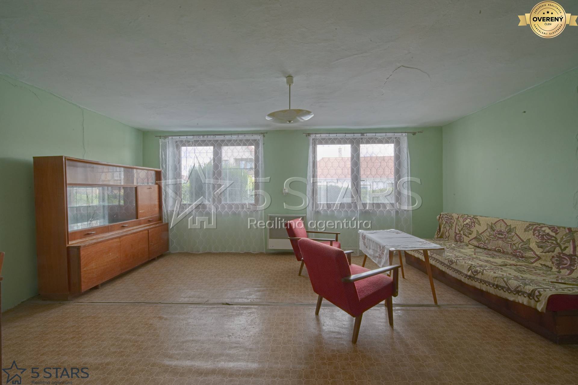 RD-castkovce-povodny stav-pozemok 1017m2-obývačka-obr3.jpg