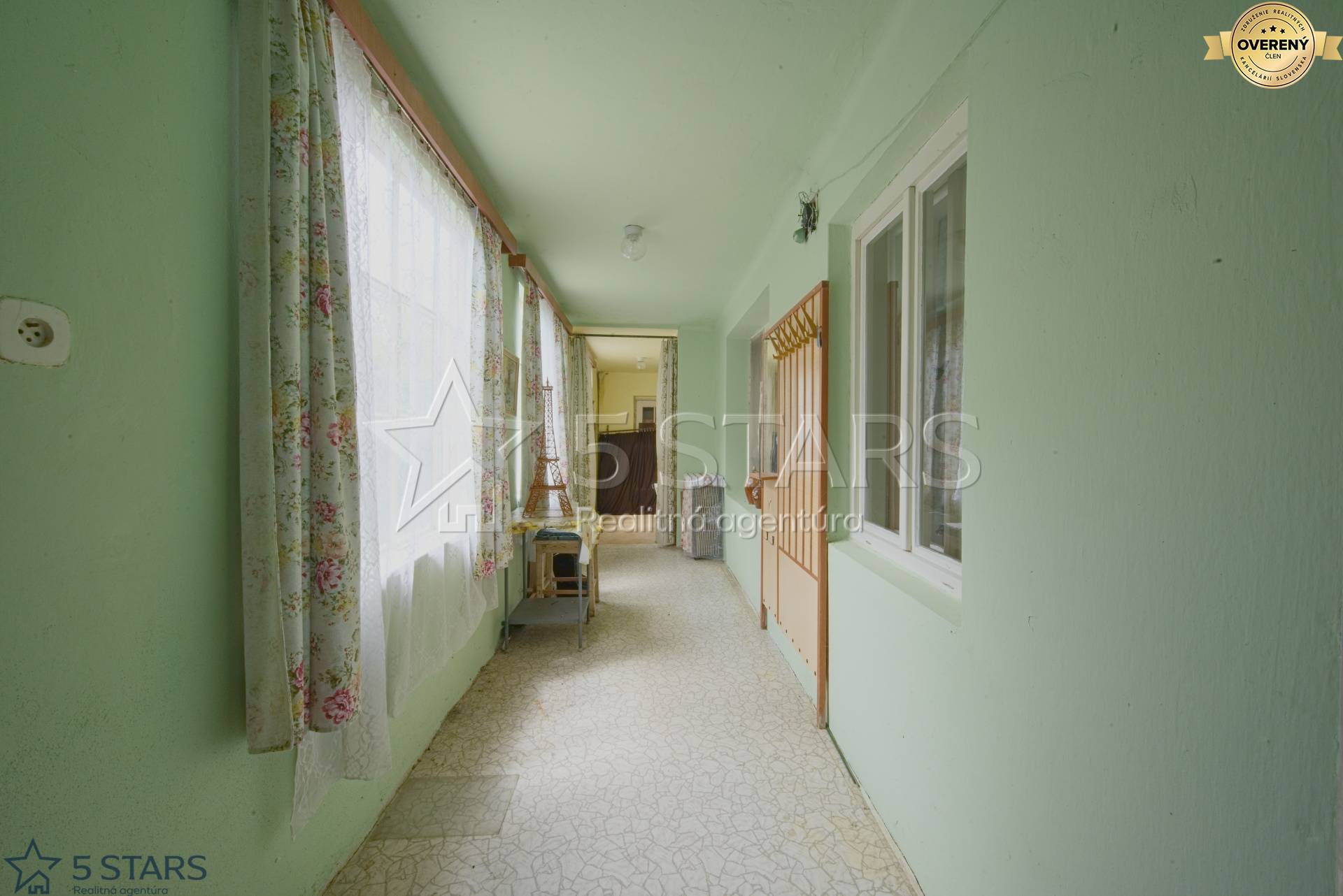 RD-castkovce-povodny stav-pozemok 1017m2-chodba-obr6.jpg