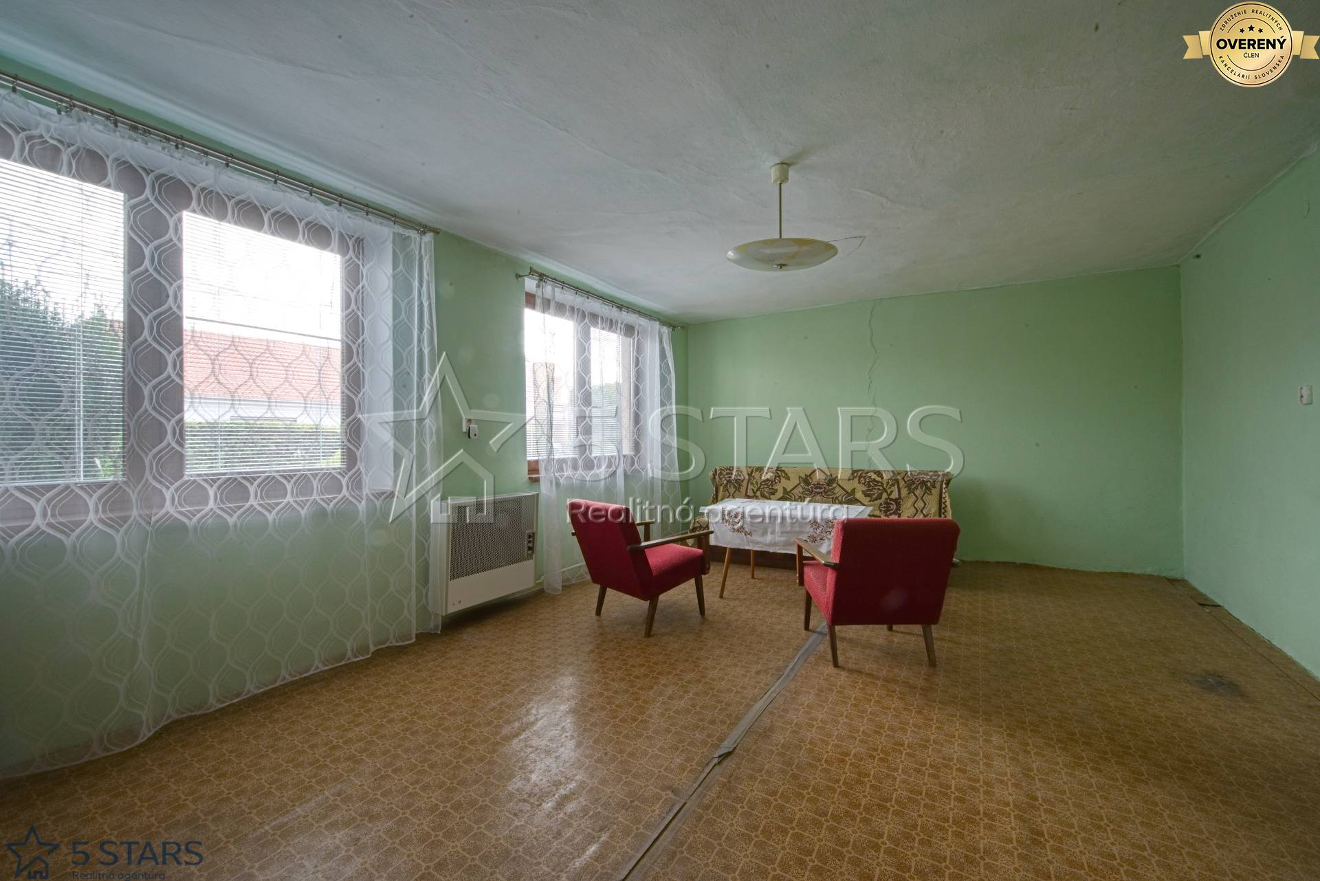 RD-castkovce-povodny stav-pozemok 1017m2-obývačka-obr2.jpg