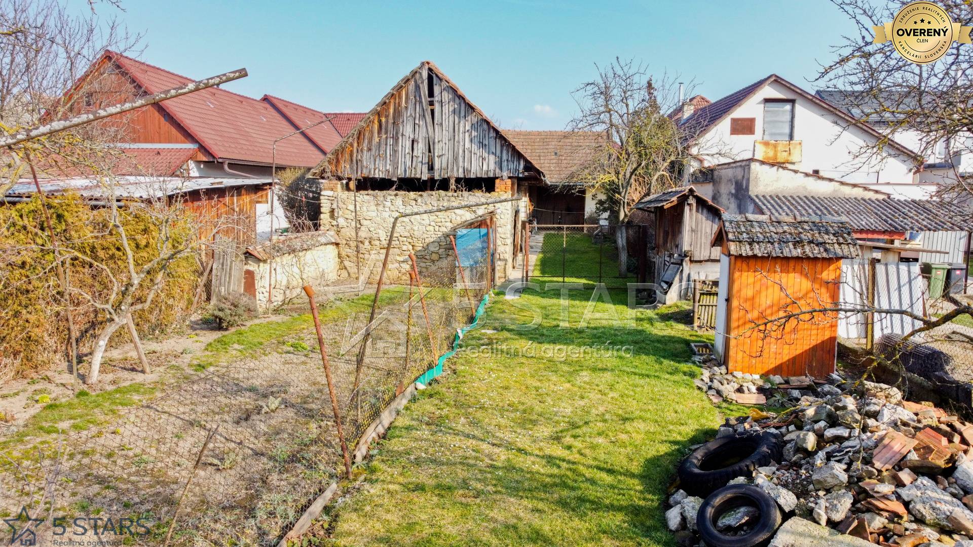 rd-predaj-cachtice-povodny stav-pozemok 1724m2-dron-2.JPG