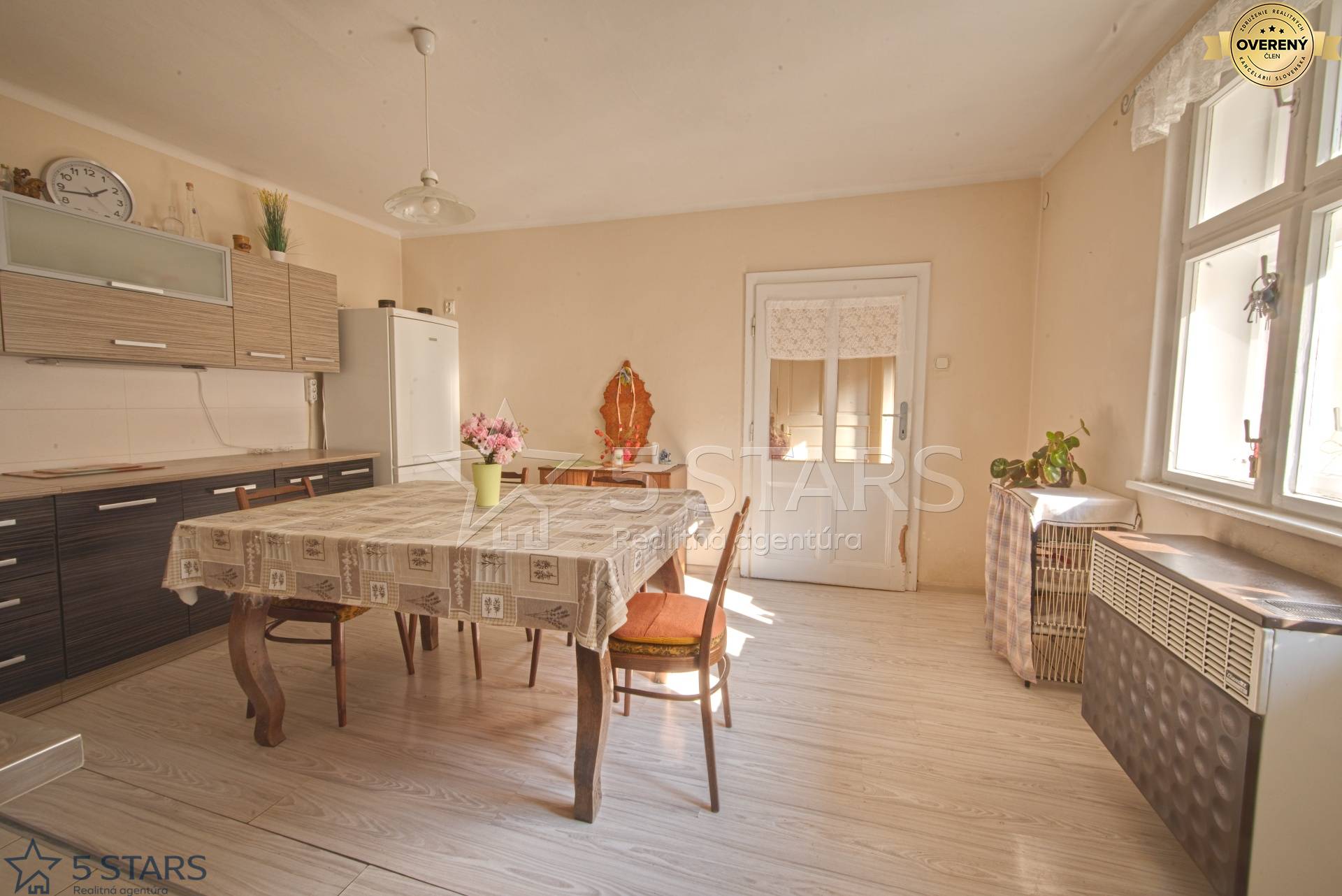 rd-predaj-cachtice-povodny stav-pozemok 1724m2-kuchyna-6.jpg