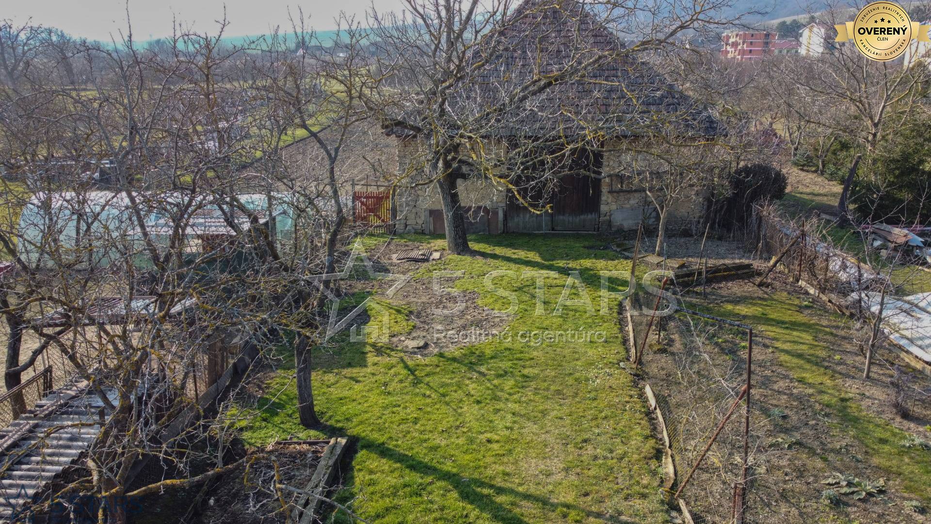 rd-predaj-cachtice-povodny stav-pozemok 1724m2-dron-1.JPG