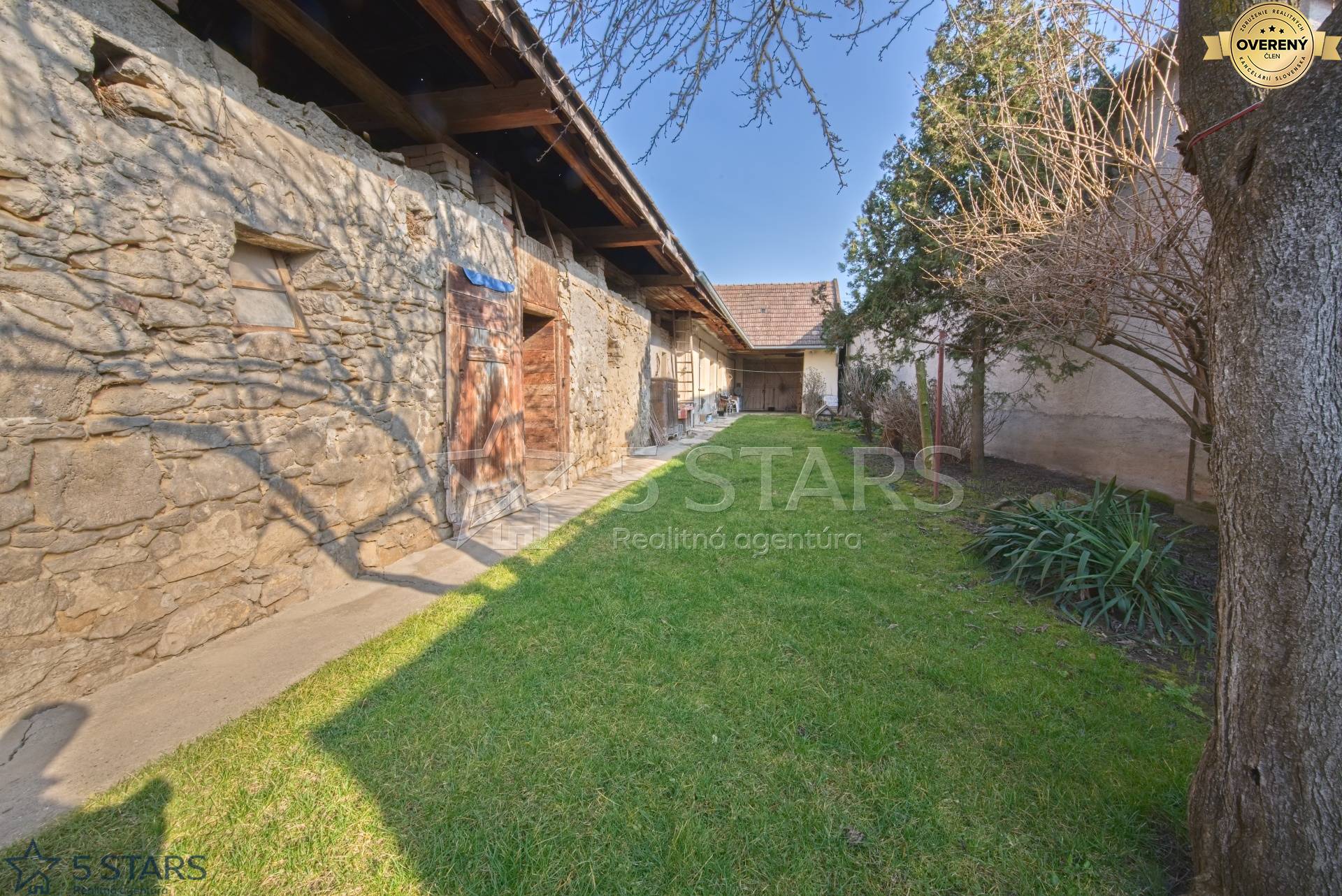 rd-predaj-cachtice-povodny stav-pozemok 1724m2-dvor-14.jpg