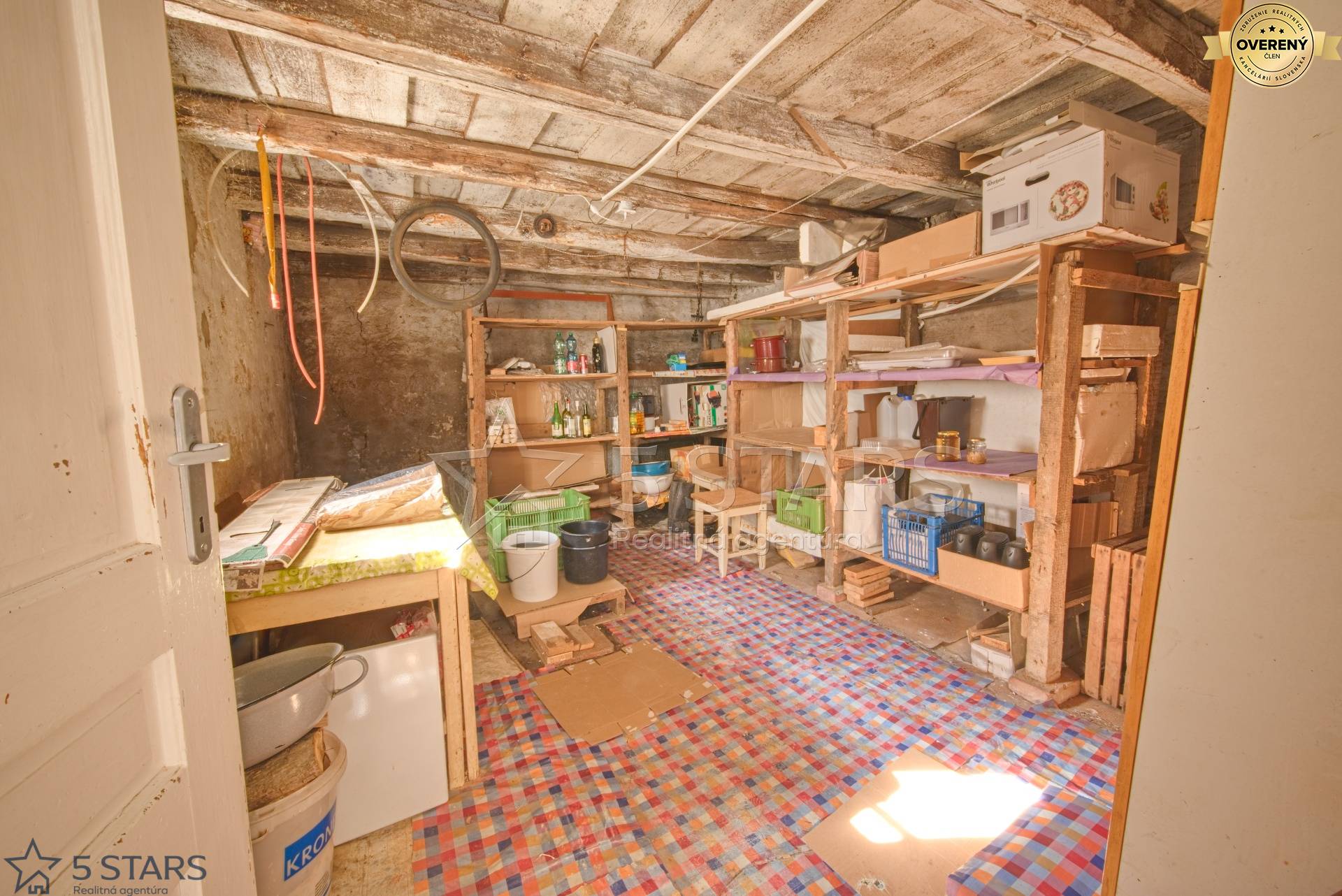 rd-predaj-cachtice-povodny stav-pozemok 1724m2-spajza-7.jpg