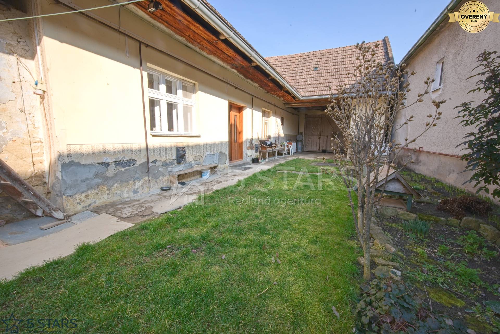 rd-predaj-cachtice-povodny stav-pozemok 1724m2-dvor-13.jpg