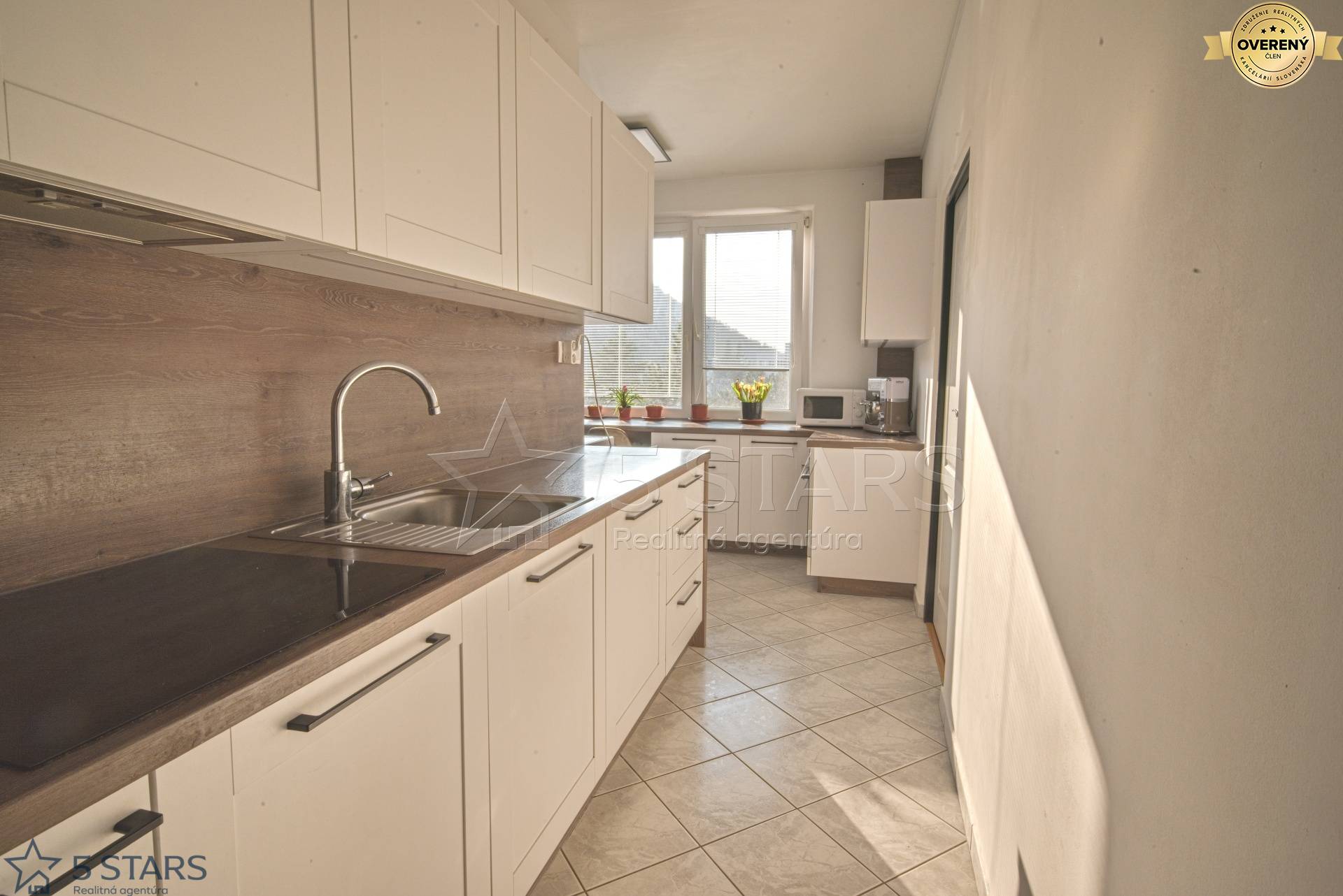 3izbovybyt-novadubnica-slnecny-dobrá dispozicia-kuchyn-5.jpg