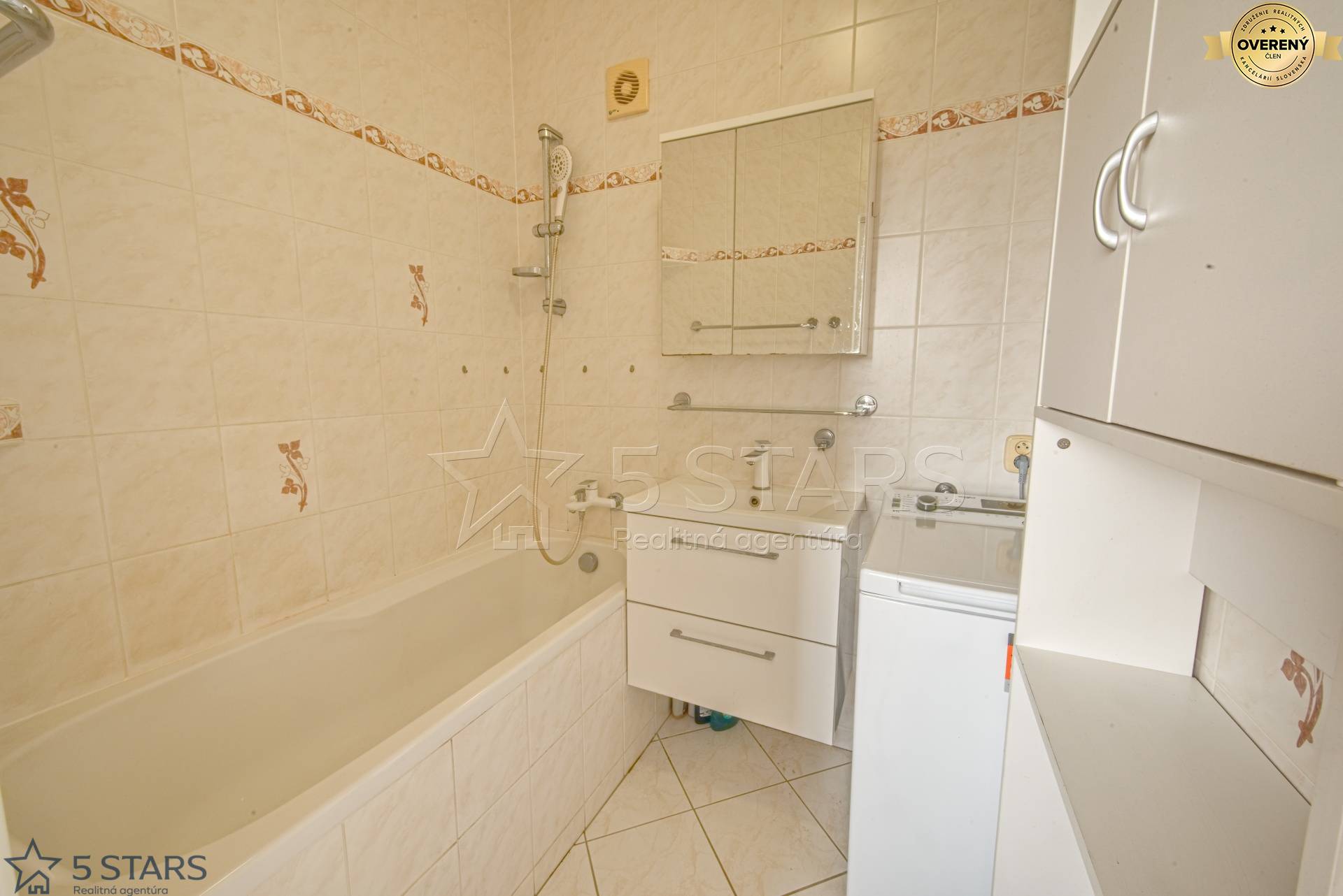 3izbovybyt-novadubnica-slnecny-dobrá dispozicia-kupelna-7.jpg