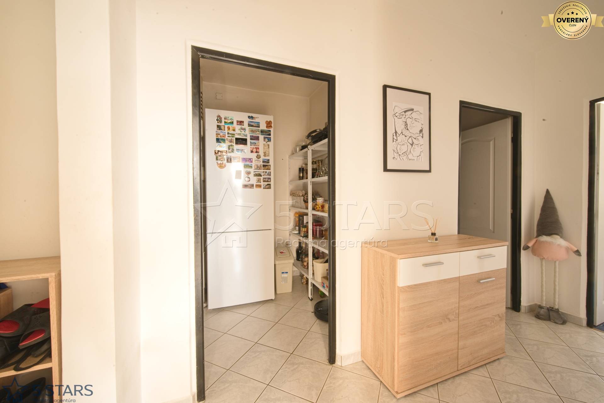 3izbovybyt-novadubnica-slnecny-dobrá dispozicia-spajza-8.jpg