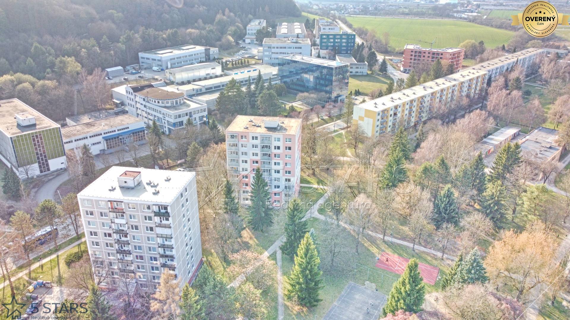 3izbovybyt-novadubnica-slnecny-dobrá dispozicia-dron-16.JPG