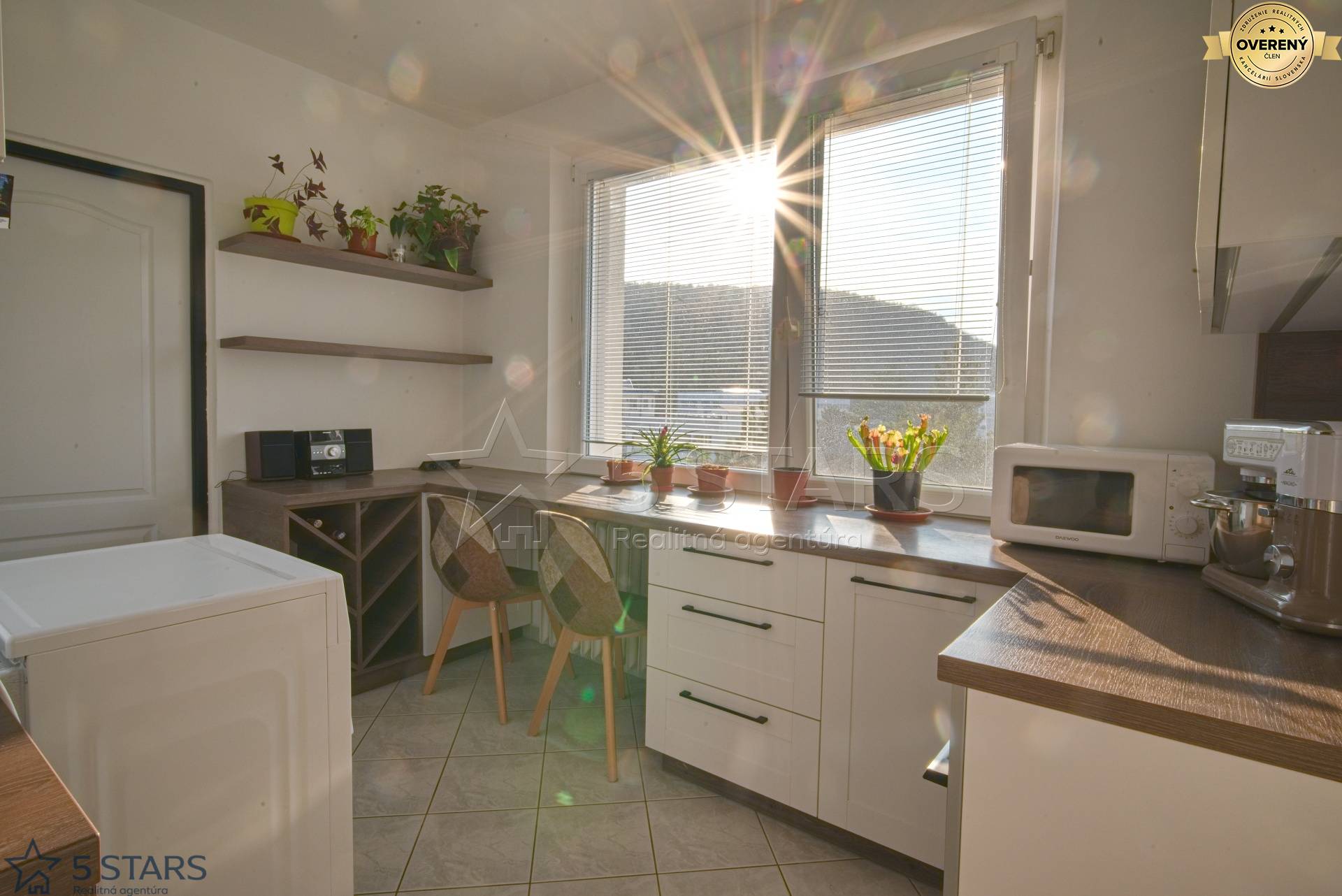 3izbovybyt-novadubnica-slnecny-dobrá dispozicia-kuchyn-4.jpg