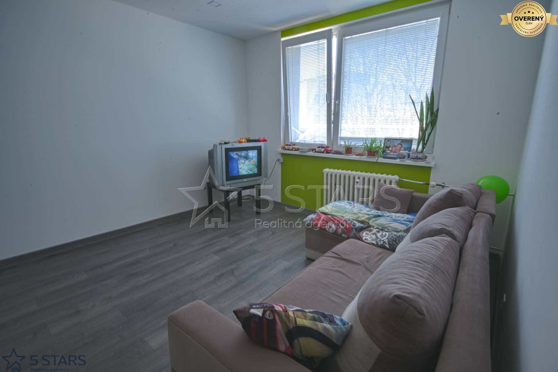 1izbovybyt-piestany-slnecny-ciastocnarekonstrukcia-28m2-izba-2.jpg