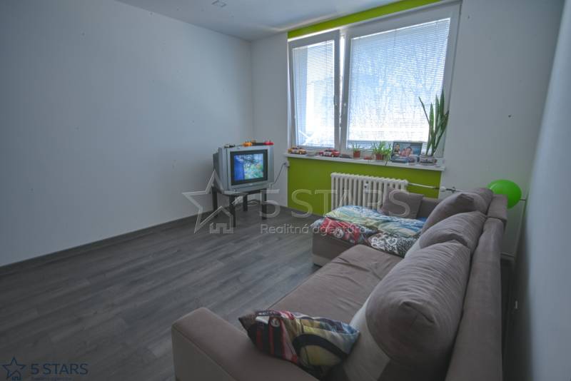 1izbovybyt-piestany-slnecny-ciastocnarekonstrukcia-28m2-izba-2.jpg
