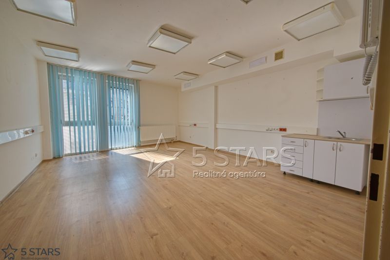 prenajomj-kancelarske priestory-2poschodie-trencin-centrum-1.jpg